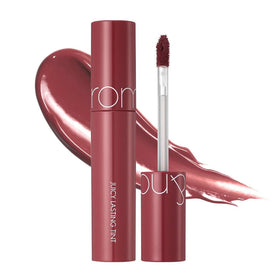 rom&nd Juicy Lasting Tint Almond Rose swatch on lips with juicy gloss finish