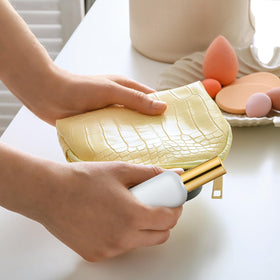 Roshtia leakproof design helps prevent spills during transit