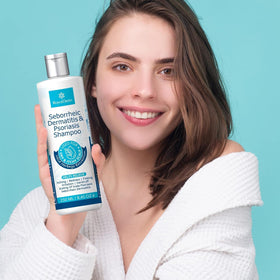Roycederm Seborrheic Dermatitis & Psoriasis Shampoo-on-scalp demonstrates gentle massage while cleansing.