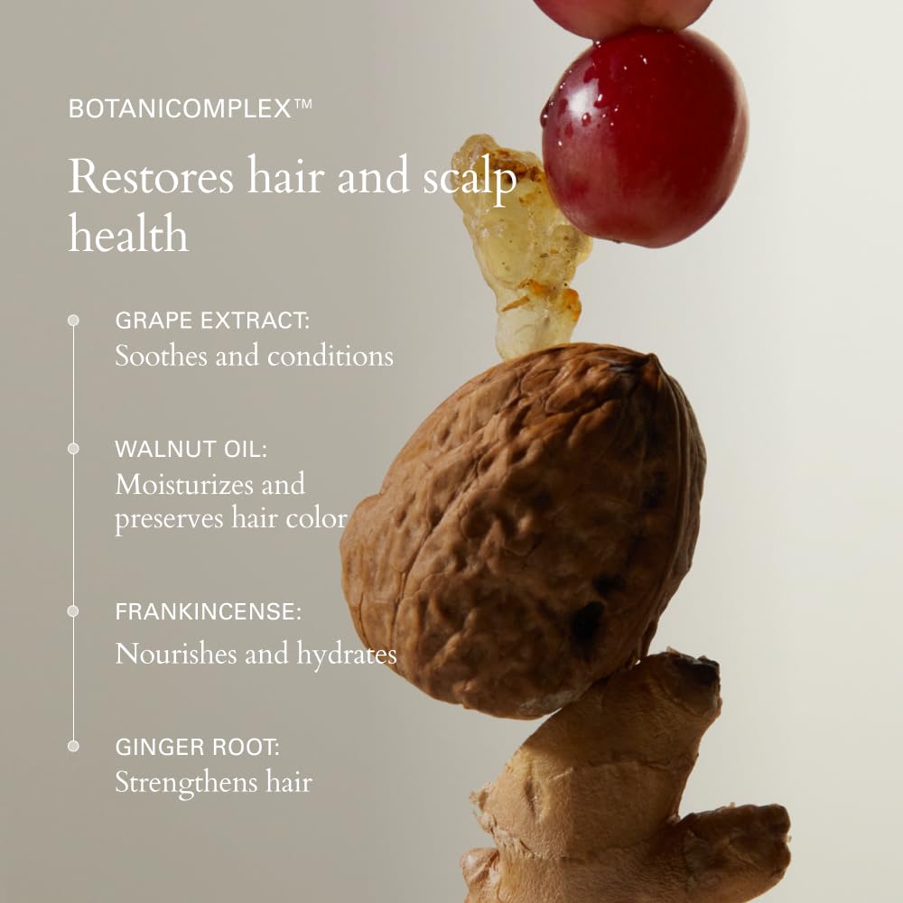 RŌZ Foundation Mask being combed through for smoother, frizz-controlled strands