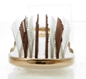 S-Heart-S brush supports all hair types for scalp-friendly routines.