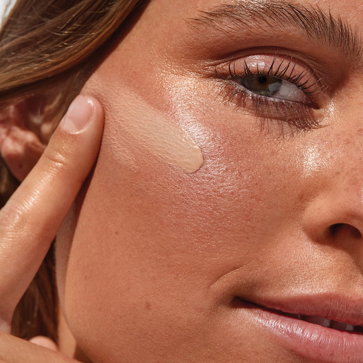 Saie Sunvisor aloe vera and Vitamin E nourish for soothing results.