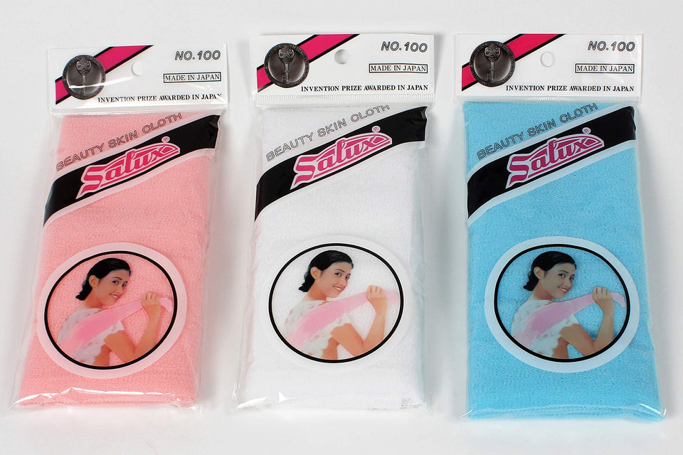 SALUX nylon bath cloth in peach for gentle cleansing and exfoliation.