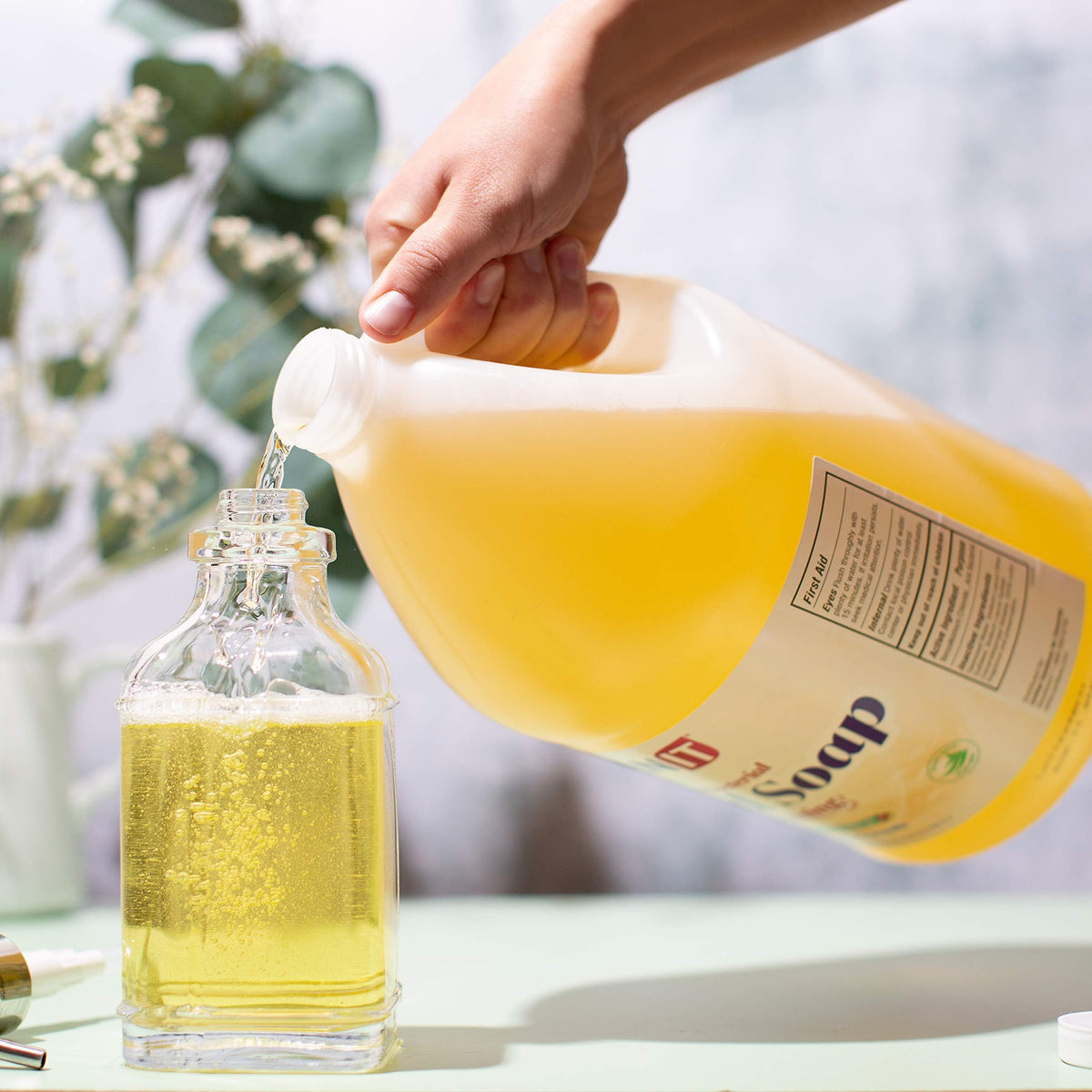 Sanit Hawaiian tropical scent foam for a refreshing hand wash