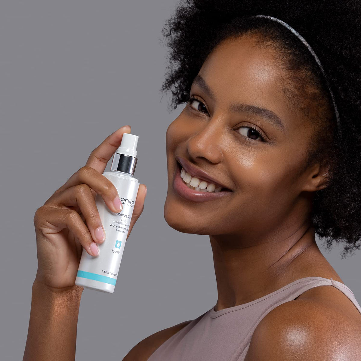Sanitas Moisture Mist dispensing action highlighting even application across skin