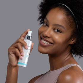 Sanitas Moisture Mist dispensing action highlighting even application across skin