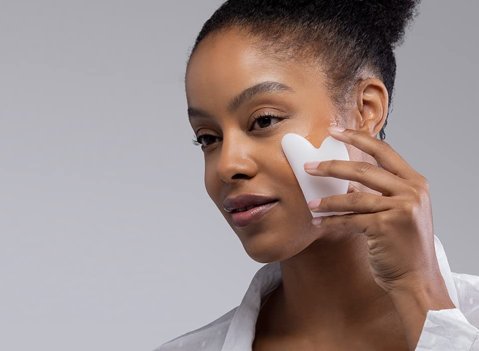 Murumuru and cupuacu butter blend in Sanitas Vita C Serum for soothing hydration.
