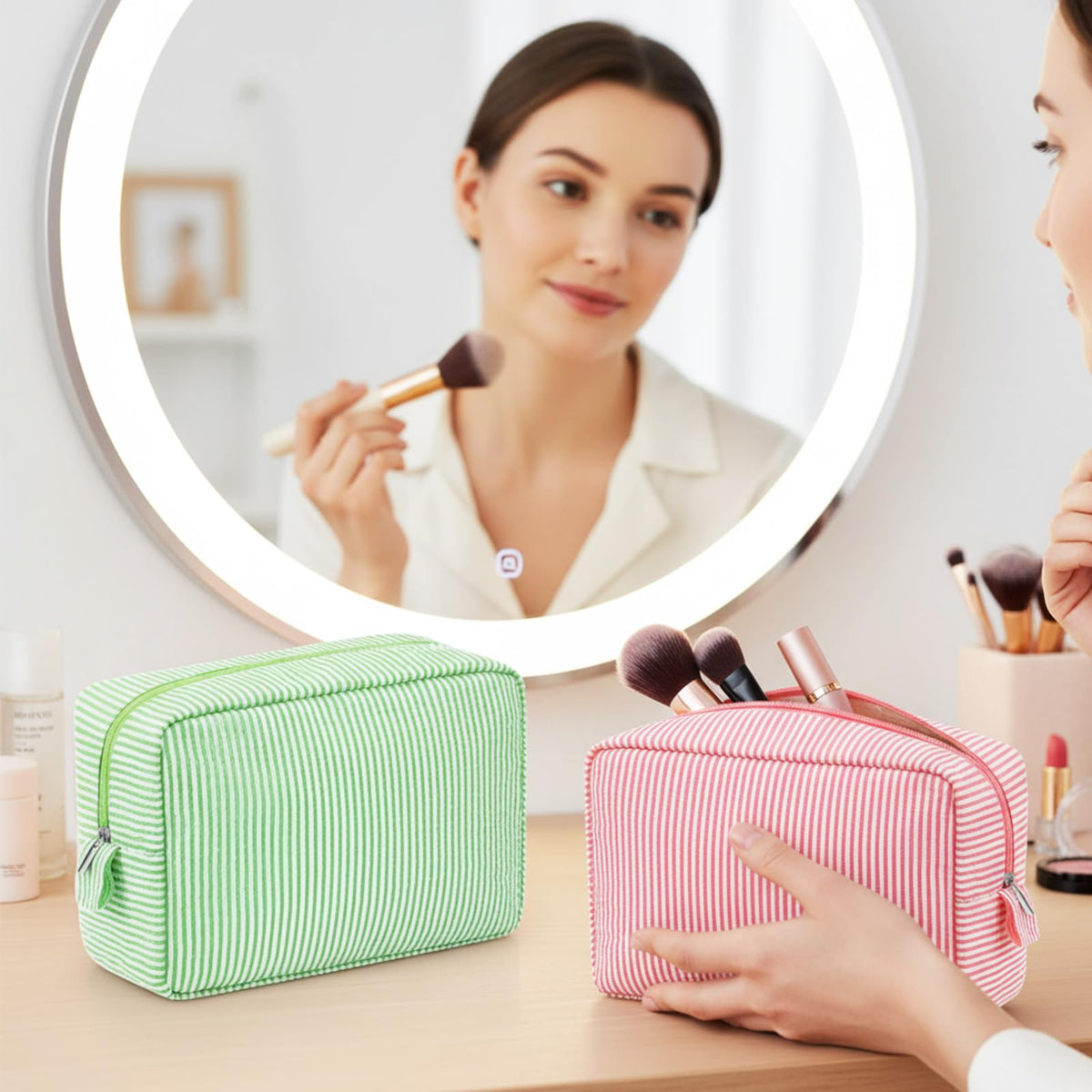 Sanwuta seersucker makeup bags sturdy zipper closure protects contents