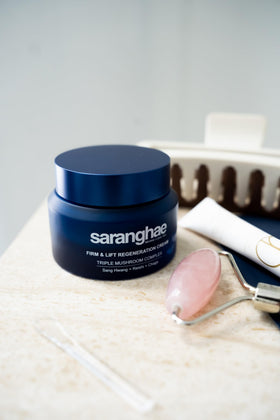 Saranghae Hydrating Moisturizer texture swirl highlighting creamy, lightweight hydration for daily use.