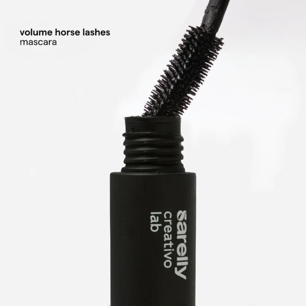 SARELLY mascara brush close-up demonstrates intense black pigment.