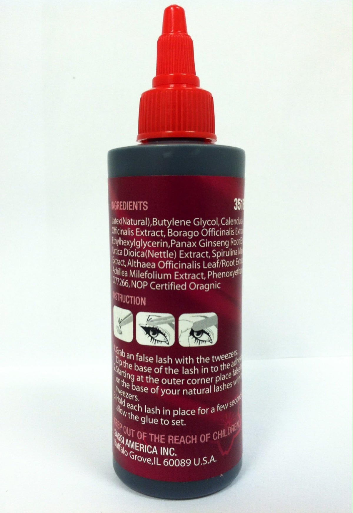 Sassi Eyelash Glue Dark applicator tip enables precise lash application and waterproof hold.