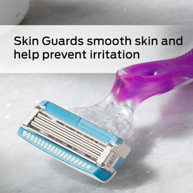 Schick Hydro Silk 3 soft-handle: comfortable grip for confident shaving.