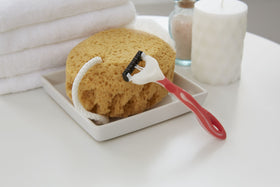 Schick Xtreme3 razor with a shower-hanging hole for quick drying and storage.