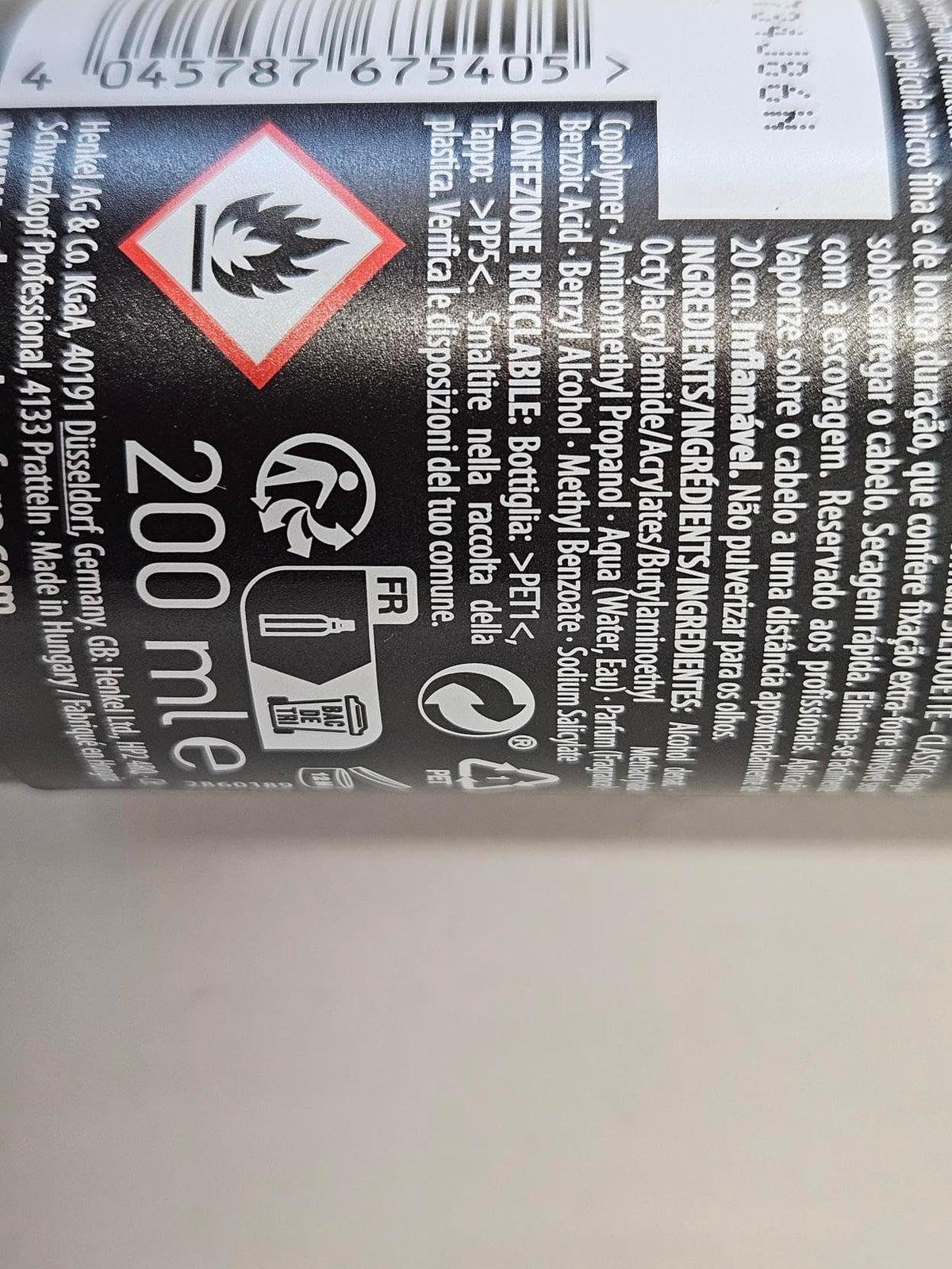Schwarzkopf Silhouette Super Hold Pumpspray pump in action showing consistent spray and no stickiness.