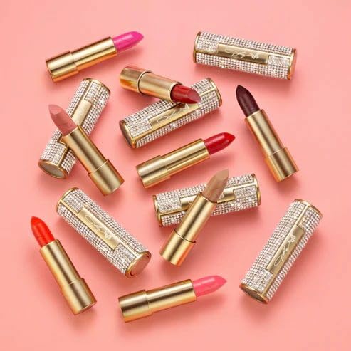 Lightweight, hydrating formula delivers a satin finish without heaviness.