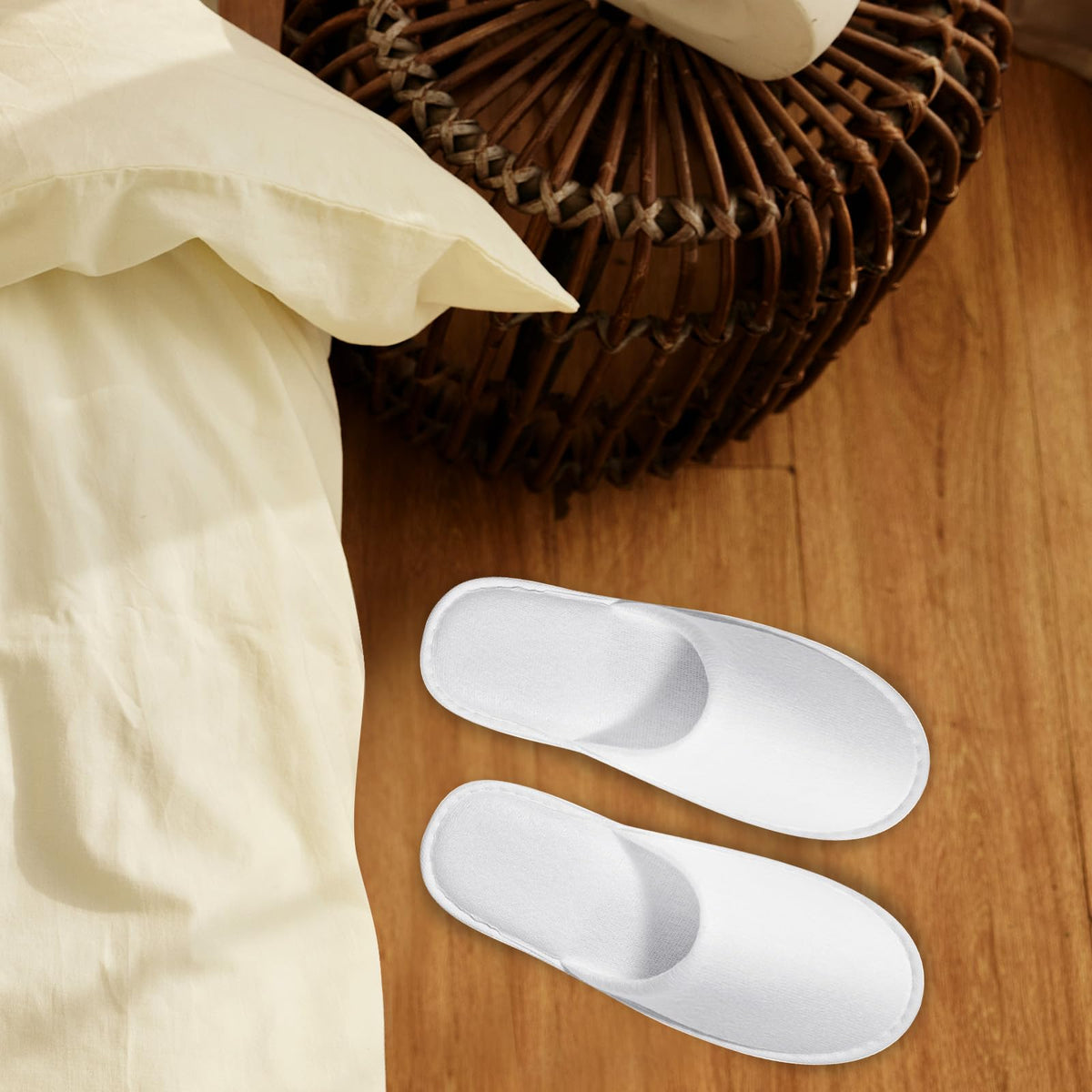 SENJUNSAFE slippers showing size fit for men and women for comfortable guest wear.