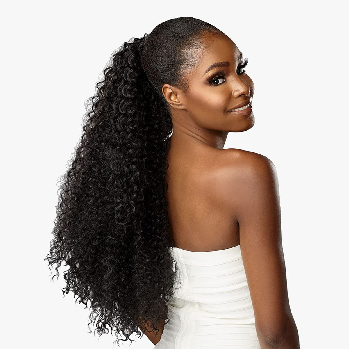 Sensationnel Lulu Pony Tail Yaki texture close-up showcases natural-looking shine.