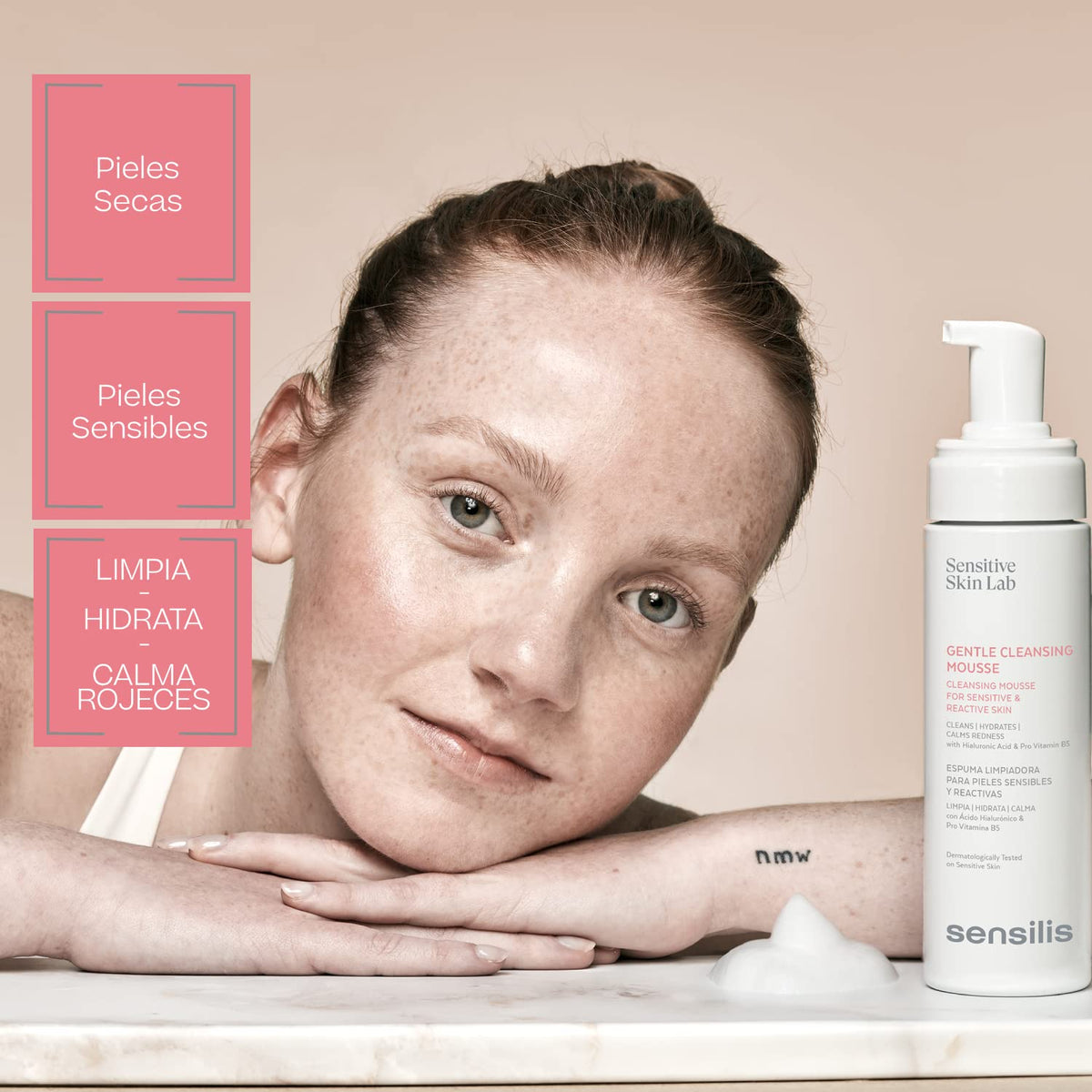 Sensilis Gentle Cleansing Mousse routine application demonstrating soft massage.
