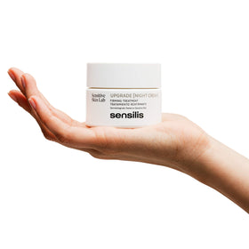 Sensilis Upgrade Night Cream texture swatch reveals silky finish for overnight hydration.