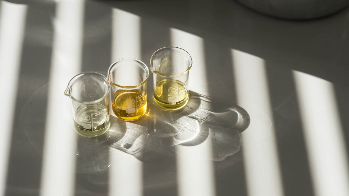 Senteurs d'Orient Fleurs d'Oasis oil absorption on skin for hydration.