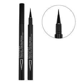 SEPHORA Collection Classic Line felt-tip closeup highlights ultra-thin tip for tight lines.