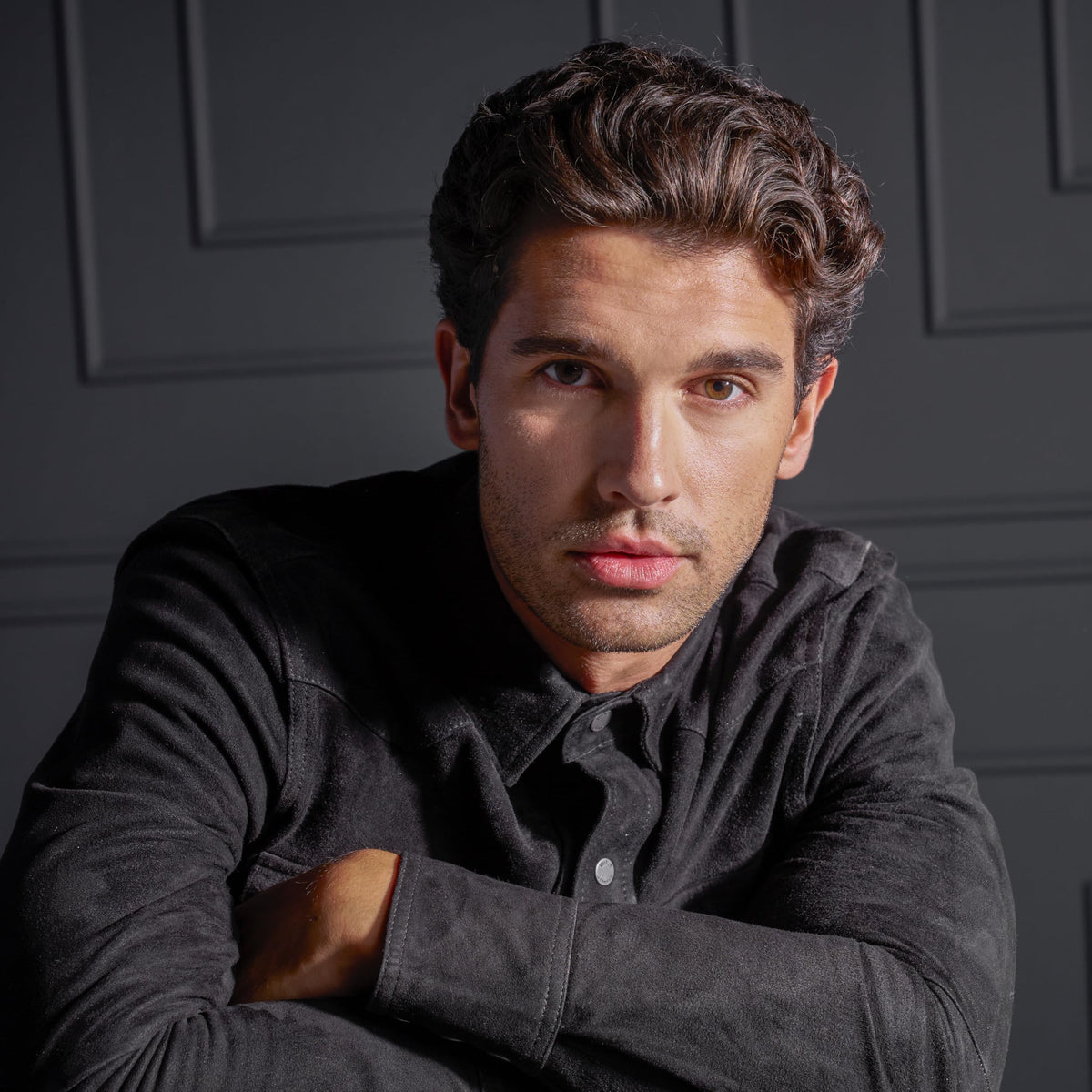 SexyHair Polished Up Pomade frizz-control shows smooth, humidity-resistant hair.