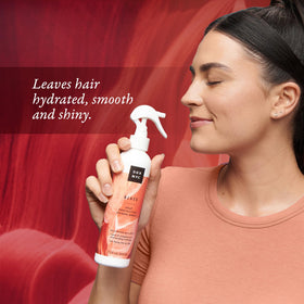 SGX NYC Blaze formula with ceramides and panthenol strengthens hair during routine care