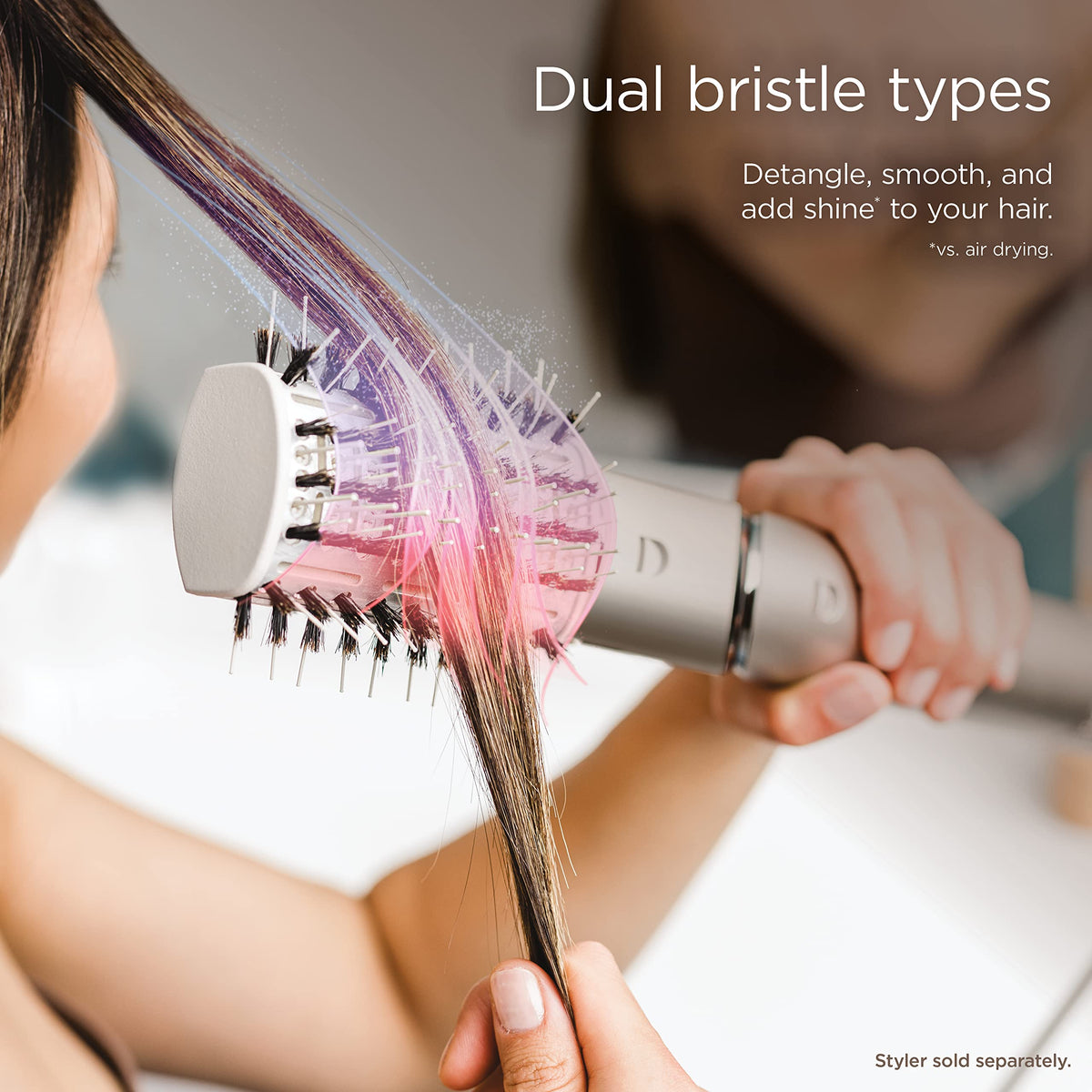 Shark XSKHD4PBA paddle brush provides focused airflow for quick straightening.