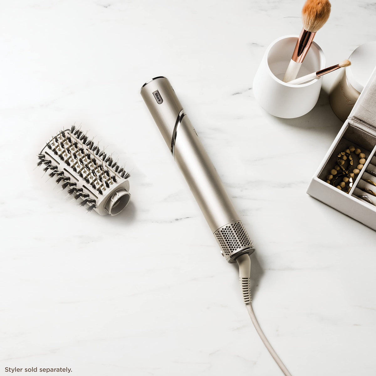 Shark XSKHD4PBA paddle brush includes attachment for easy use.