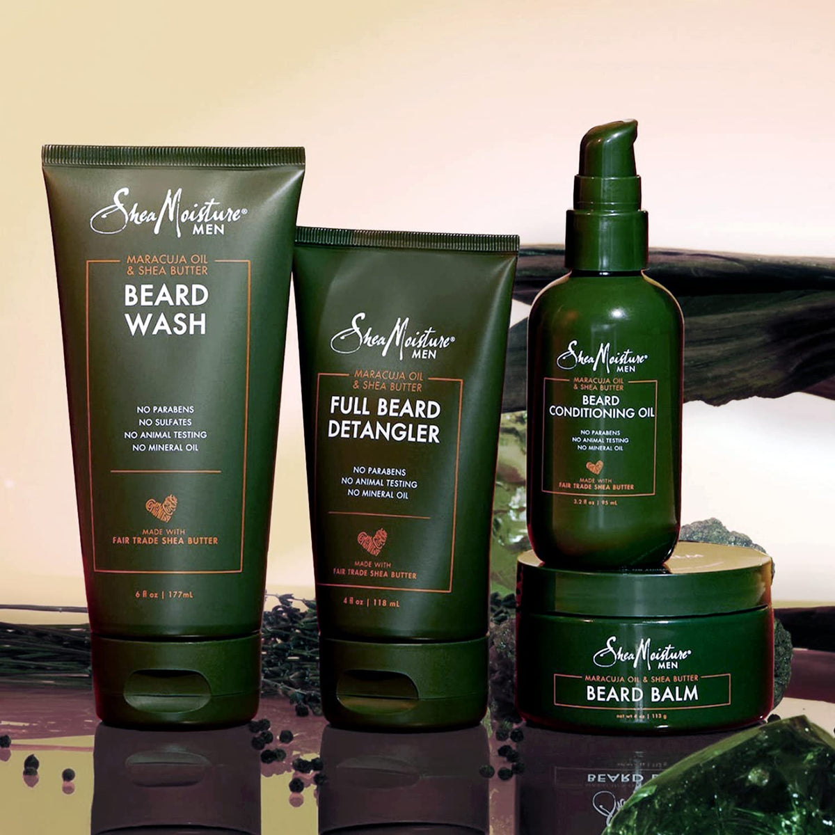 Coconut, castor, and argan oils blend for conditioning and manageability.