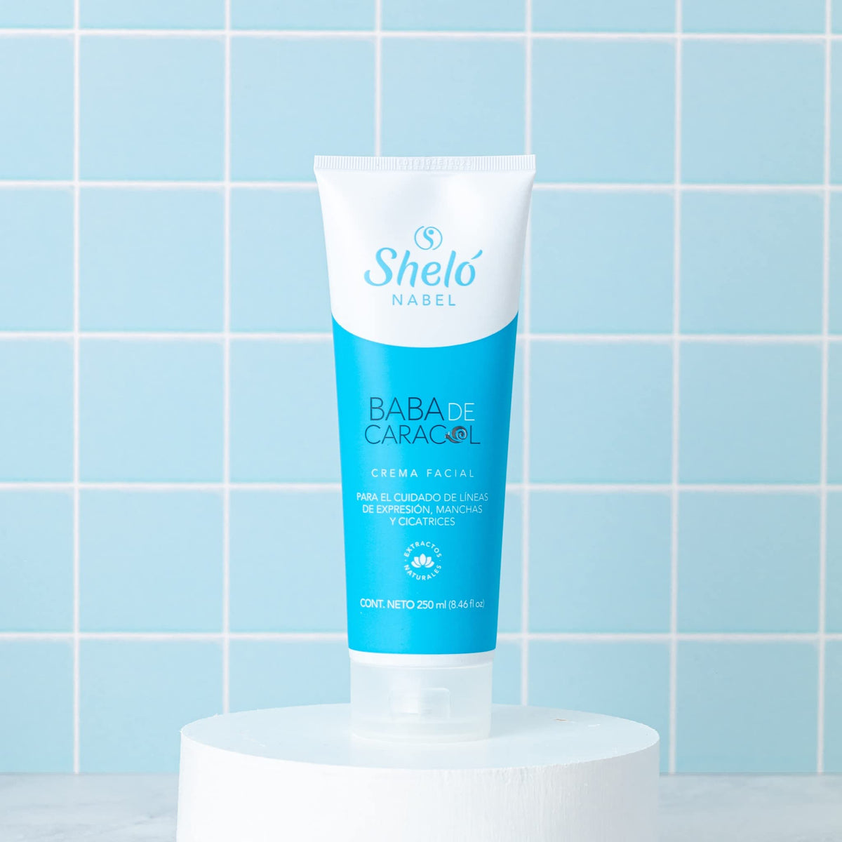 Sheló NABEL snail cream texture swatch reveals creamy, fast-absorbing hydration