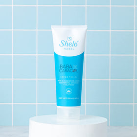 Sheló NABEL snail cream texture swatch reveals creamy, fast-absorbing hydration
