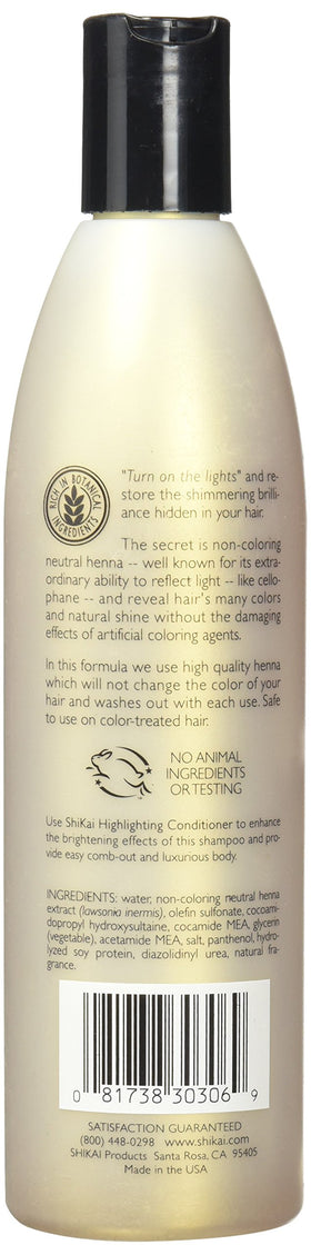 ShiKai Henna Gold Highlighting Shampoo application with airy lather