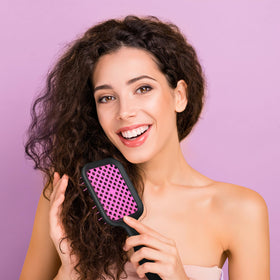 SHINLEA beach-friendly detangler removes sand while detangling