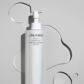 Shiseido Perfect Cleansing Oil 300 mL provides everyday cleanse and comfort.