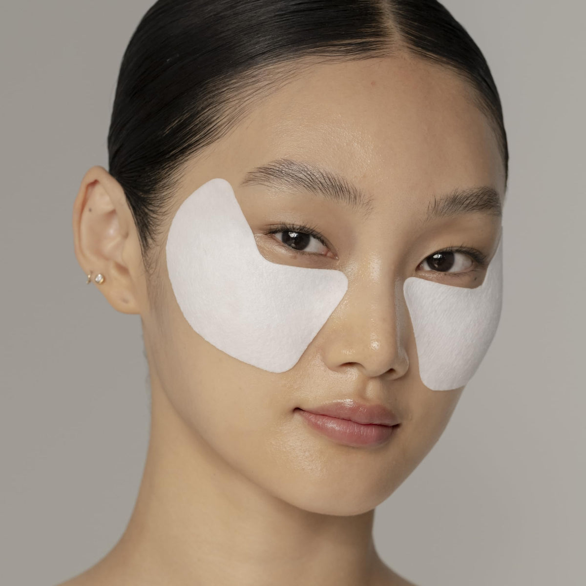 Shiseido Vital-Perfection retinol under-eye mask promotes skin renewal.