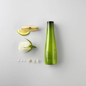 Shu Uemura Silk Bloom Mask provides a silky finish for smooth, hydrated hair