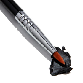 Sigma Beauty E05 synthetic bristles are easy to clean and hypoallergenic