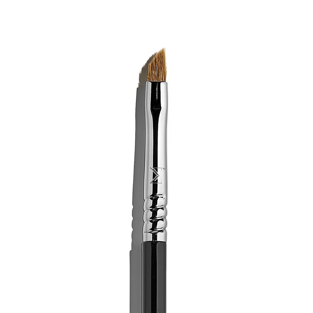 Sigma Beauty E06 Winged Liner brush angle head for fine, controlled strokes.