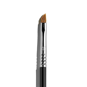 Sigma Beauty E06 Winged Liner brush angle head for fine, controlled strokes.