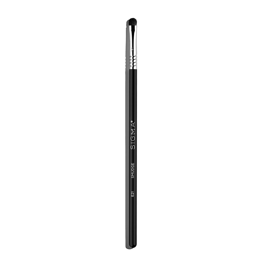 Sigma Beauty E21 Smudge Brush close-up for precise smudging
