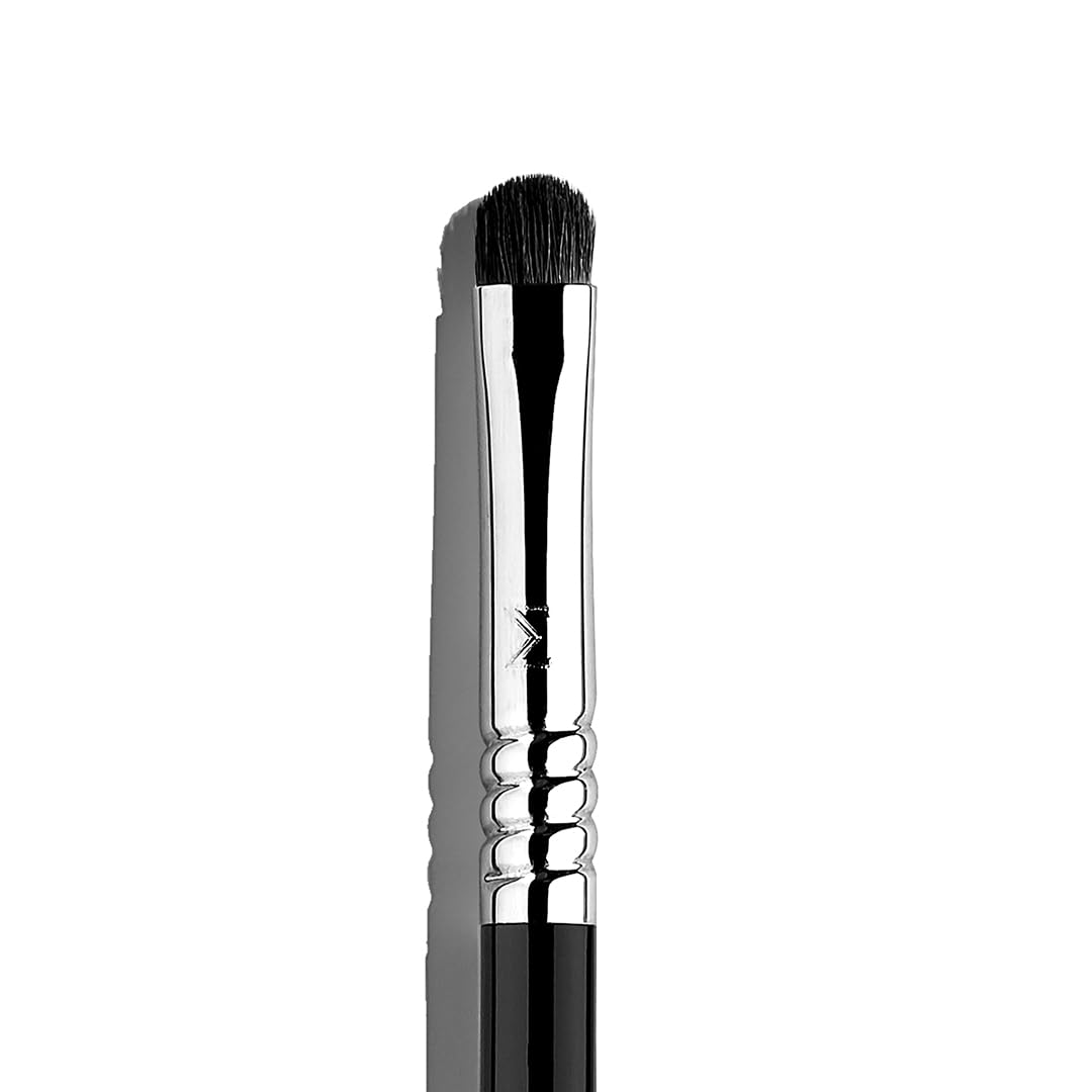 Sigma Beauty E21 Smudge Brush applying along the upper lash line for definition