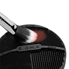 Sigma Switch mid-application use helps switch shades on the go.