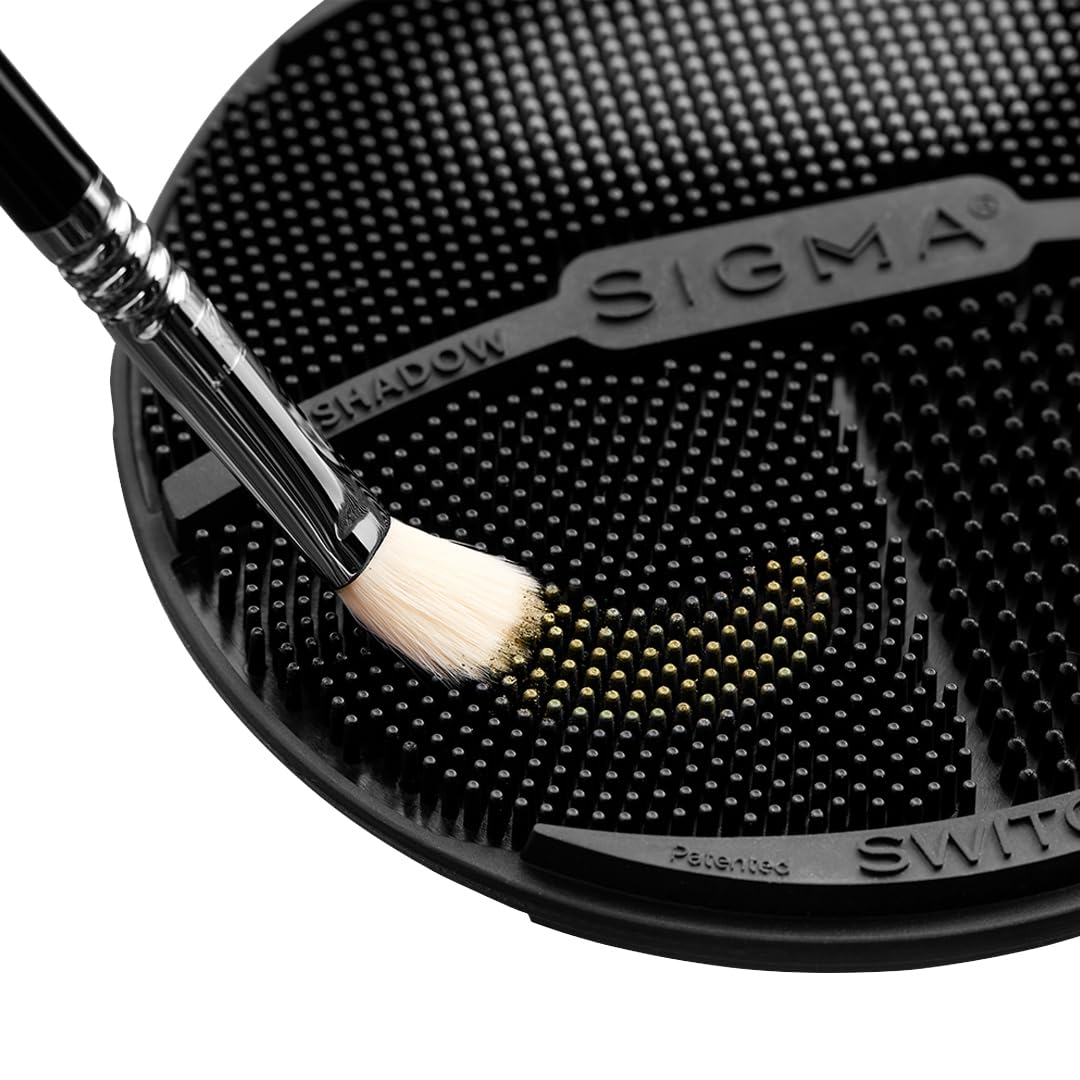 Sigma Switch multi-texture surface for eyeshadow, blush, and cream brushes.