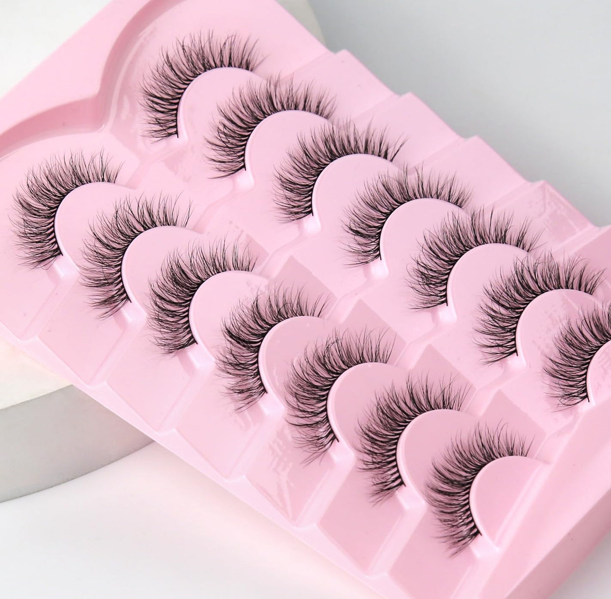 Siligli vegan cruelty-free lashes for eco-conscious shoppers.