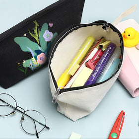 Sinzip canvas pouch zipper close-up highlights durable, smooth glide performance.