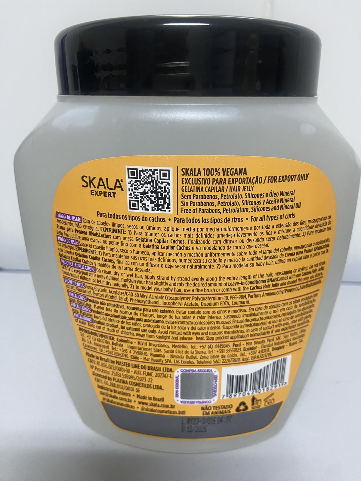 Close-up of SKALA Expert Curls Jelly Cream ingredients highlighting vegan, paraben-free formula