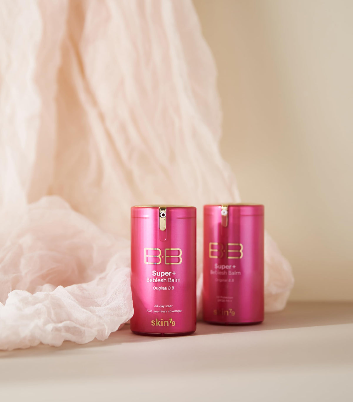 Skin79 Beblesh Balm Pink BB cream dispensing action demonstrates convenient use.