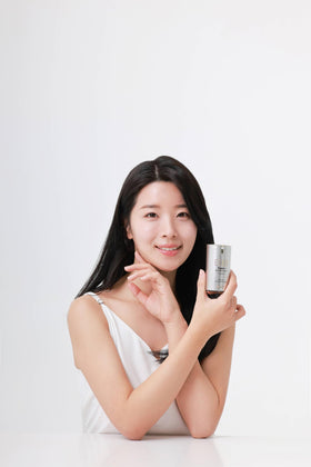 Application on cheek using SKIN79 Gold BB Super Plus Beblesh Balm shows natural color