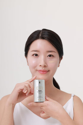 Texture swirl of SKIN79 Gold BB Super Plus Beblesh Balm demonstrates creamy blendability